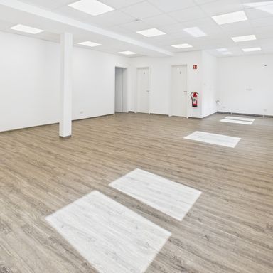 Büro/Praxis/Handel im Zentrum von Düren, am Rathaus! 
Alles NEU; Fenster, Heizung, Dämmung..