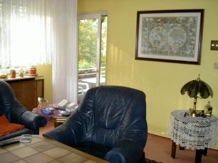 Wohnzimmer mit Balkon