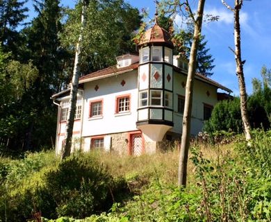 Waldschlösschen in ruhiger Alleinlage auf 4,5 ha zu verkaufen