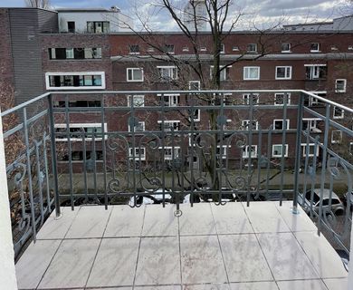 * Provisionsfrei * Helle 2-Zimmer-Altbauwohnung mit Weitblick über Altona-Nord
