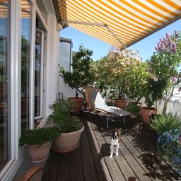 ETW mit Penthouscharakter in sehr guter Lage , als 3-5 Zimmerwohnung gestaltbar.