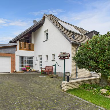Zwei attraktive Einfamilienhäuser -Ideale Kombination aus Eigennutzung und Kapitalanlage!